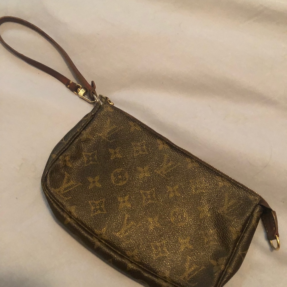 Vintage authentic Louis Vuitton pouchette